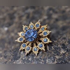 Blue Rhinestones Large Center Burst Brooch 1" Vintage Gold Tone Flower Circular